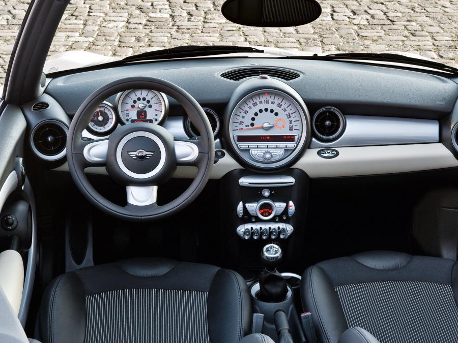  Mini Cooper Cabrio 2009 года  (фото 5 из 17)